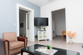 Beautiful 1BDR in City Center